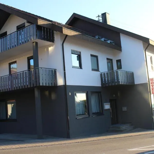 Hotel Glas Schwarzwald、Fluornのホテル