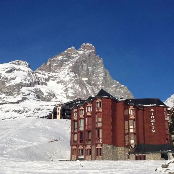 Aura Snowy Peaks Apartment at the foot of the Matterhorn - Cerviniaholidays-com, hotel in Breuil-Cervinia