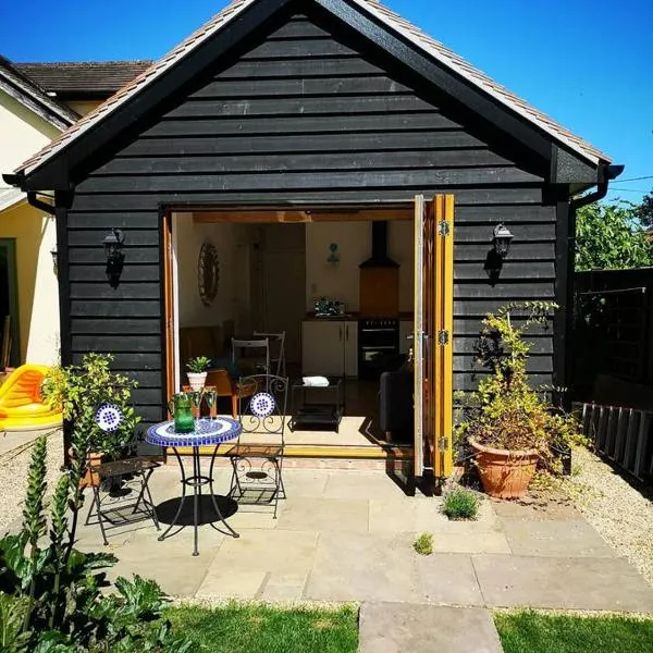 The Bird House at Woodburn Cottage, hotel en Dedham
