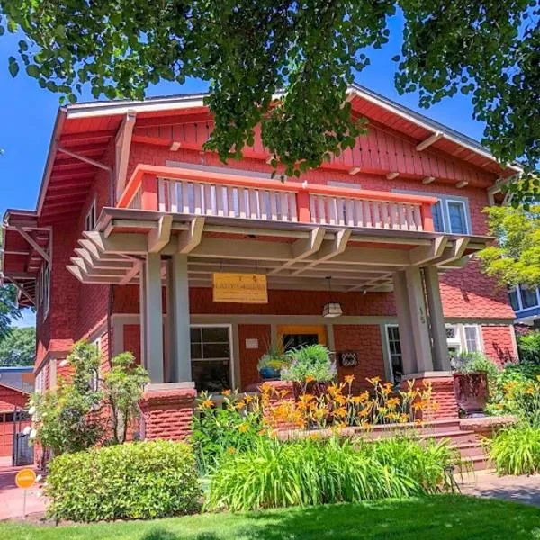 Lady Geneva Bed & Breakfast, hotel v destinaci Medford