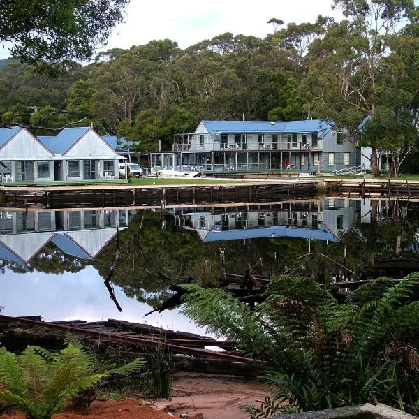 Risby Cove Boutique Hotel, hôtel à Strahan