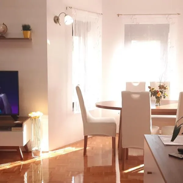 Apartment Golden Fields, hotel v destinácii Smoljanac