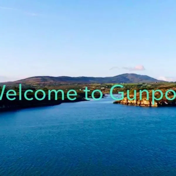 Gunpoint Lodge, Schull, West Cork with Private Pier, hotel v destinaci Tooreen