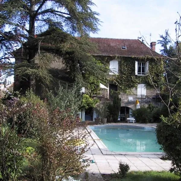 Chambres d'hôtes Les Pratges, хотел в Фижак