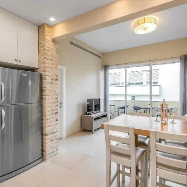Ben-Gurion BLVD 2BDR close to the beach, hotel in Tel Aviv