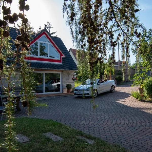 Ferienhaus Görmer mit Wasserbett, hotel v destinaci Schmölln