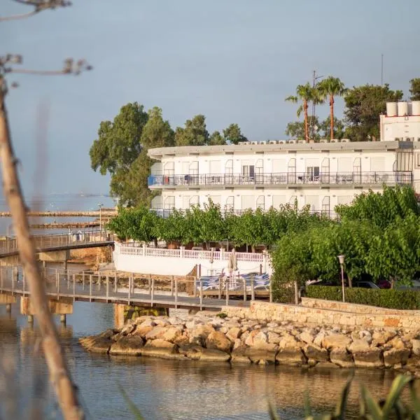 Hotel Restaurant Juanito Platja、サン・カルラス・デ・ラ・ラーピタのホテル