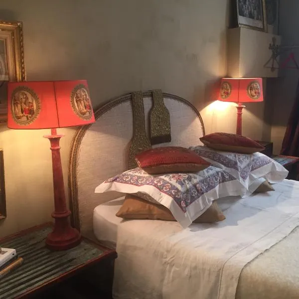 La Maison Rousseau Chambre d'hôtes, hotel a Nîmes