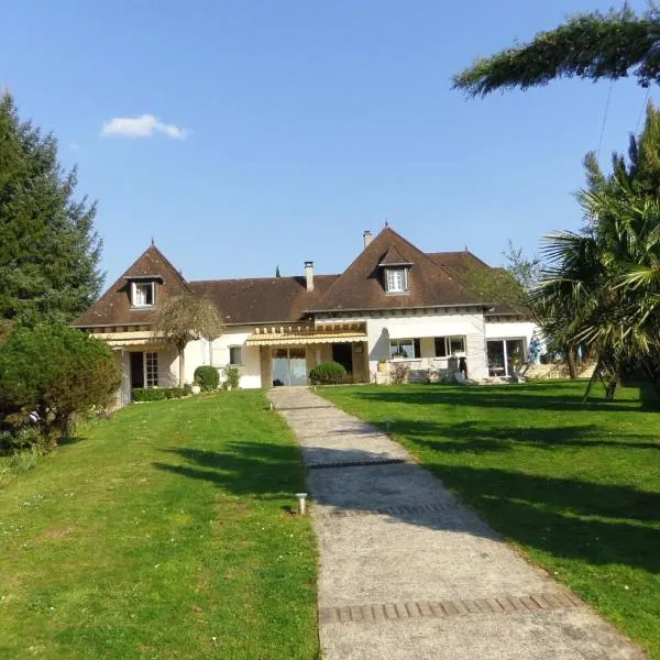 Chambres d'hôtes Le Saleix, hotel v destinácii Donzenac