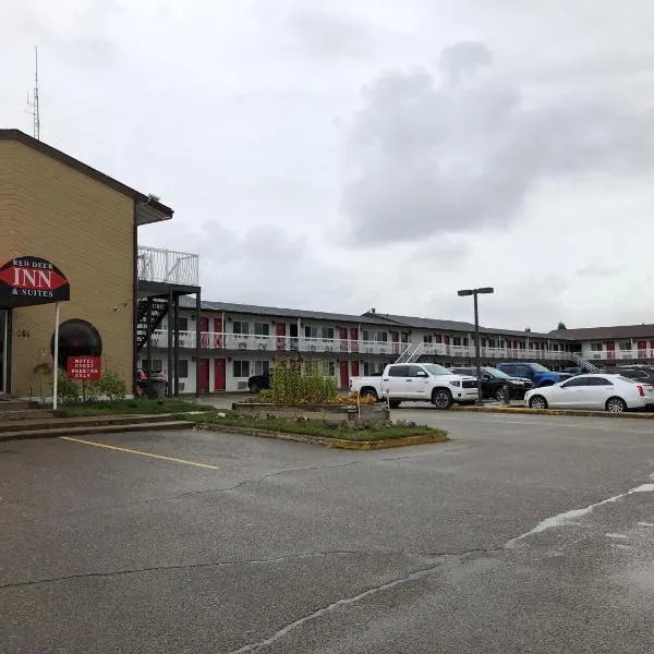 Red Deer Inn & Suites、Lacombeのホテル