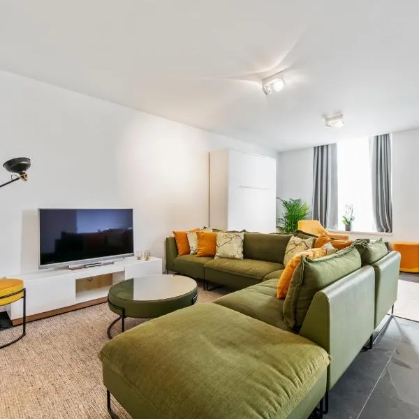 Classy Apartment in City Center with Large Balcony, hotel in Ghent
