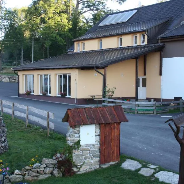 Penzion Farma Žleby, מלון בČeské Žleby