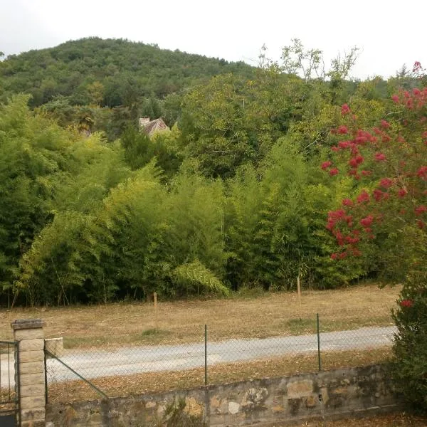 les noyers – hotel w mieście Saint-Vincent-de-Cosse