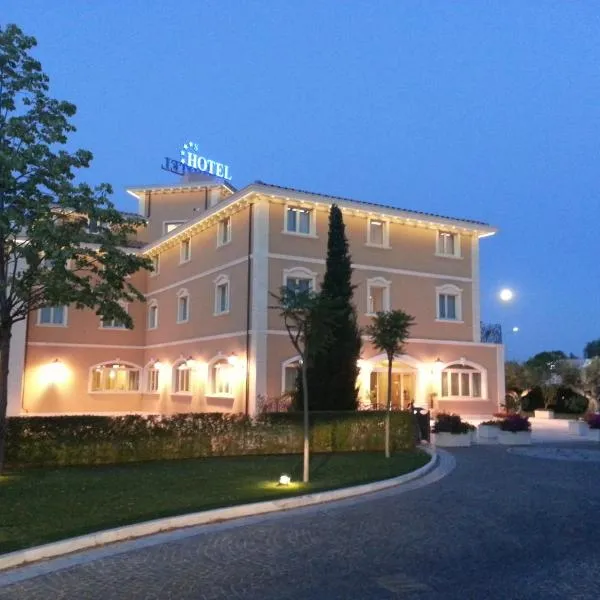 Hotel Villa Michelangelo: Citta' Sant'Angelo'da bir otel