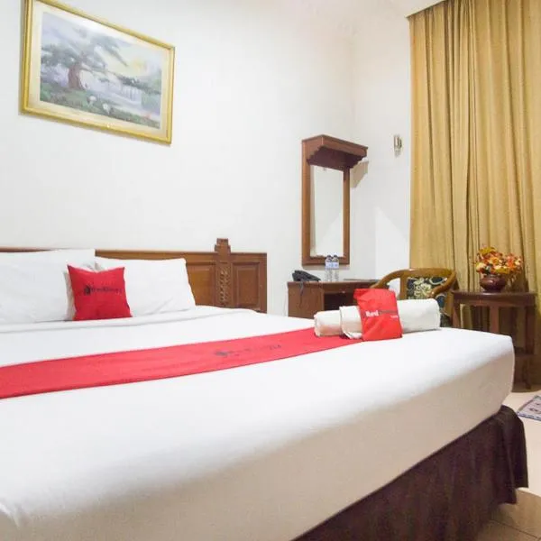 RedDoorz near Pantai Falajawa Kota Ternate, hotel Ternatéban