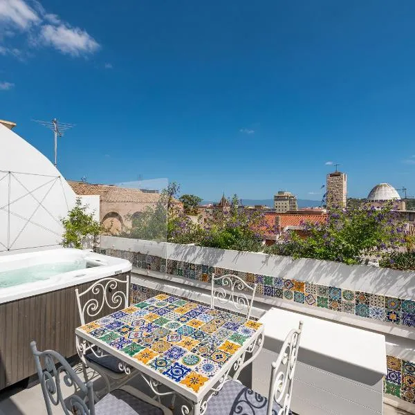 "Bea's Terrace" - Private Jacuzzi and panoramic rooftop in the City Centre, hotel v Cagliari