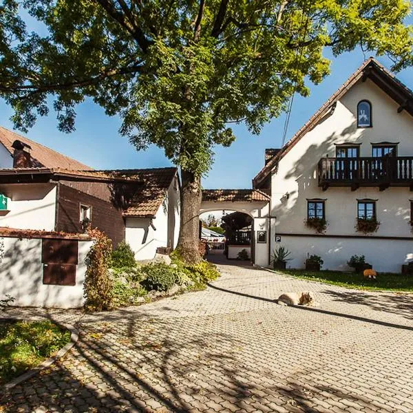 Pension U Dvou čápů, hotel v destinaci Chocerady