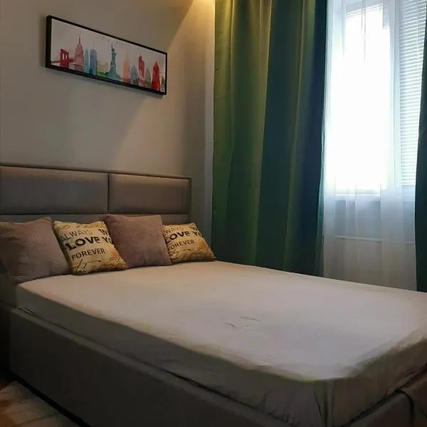 Смарт квартира в Новострое у метро Дворец Спорта, hotel sa Kharkov