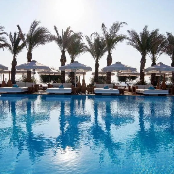 Nikki Beach Resort & Spa Santorini, hotel in Kamari