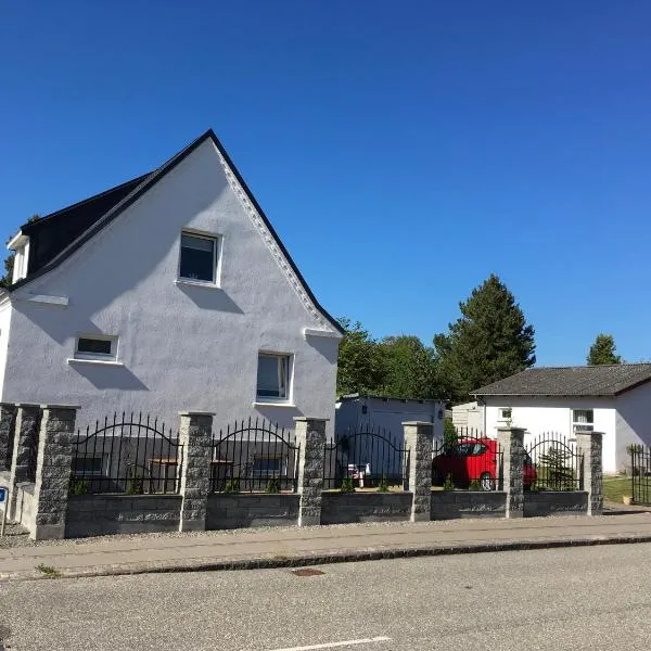 Grenaa Bed and Breakfast、Fjellerup Strandのホテル