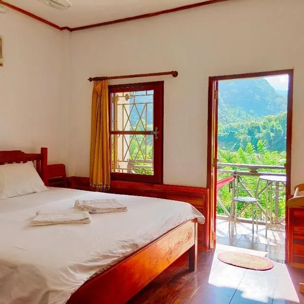Sunset Bungalows & GH, hotel in Muang Ngoy