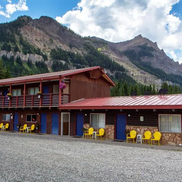 High Country Motel and Cabins, hotelli kohteessa Cooke City