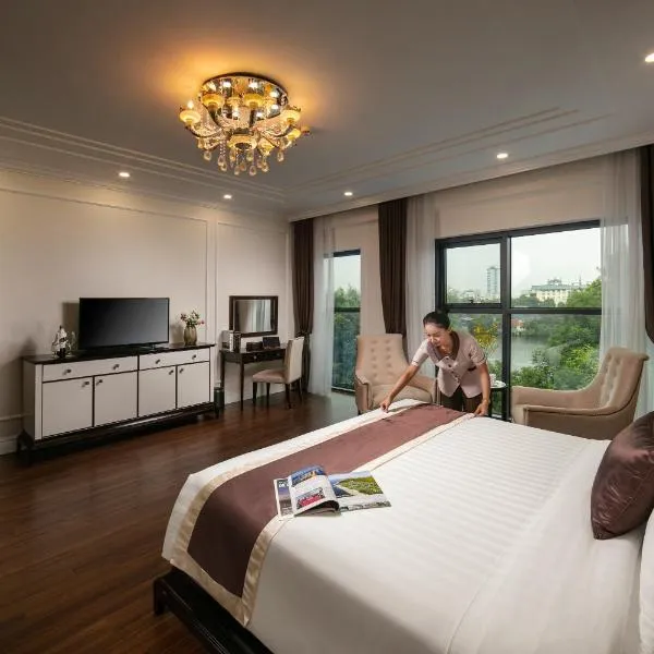 Adonis Hotel, hotelli kohteessa Thuận Tốn