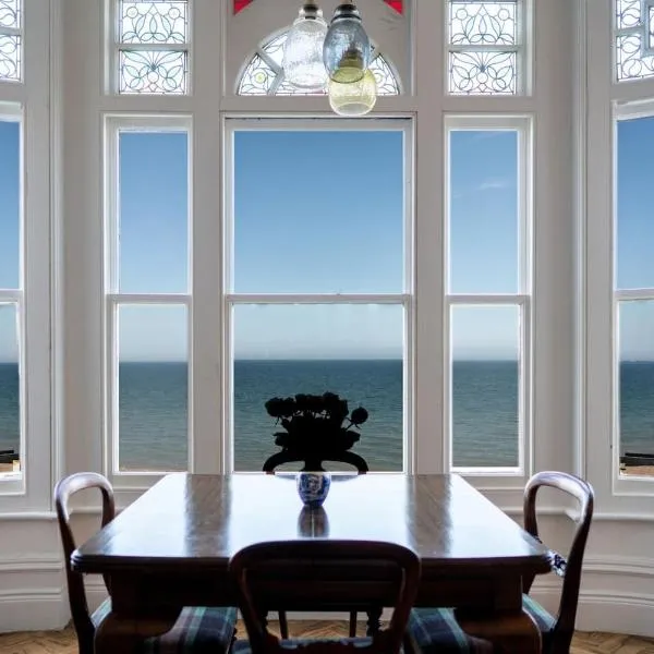 Bellevue By The Bay - Luxury Beach Pad, Panoramic Sea Views, khách sạn ở Herne Bay