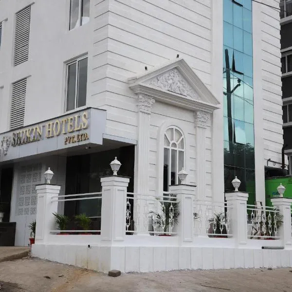 Viesnīca Shikin Hotels (Close to Palm Beach Road) pilsētā Navimumbaja