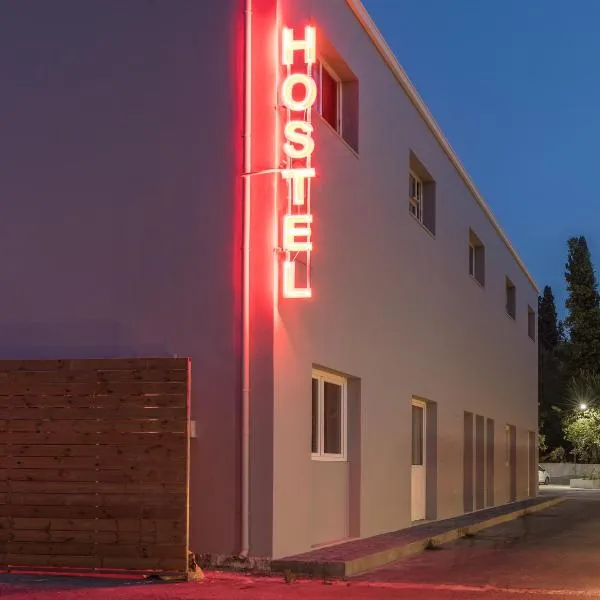 Local Hostel & Suites, hotel v destinaci Korfu