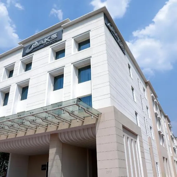 ๋ถ๋ค๊ฐ์ผ์ ์์นํ ํธํ
Oaks Bodhgaya