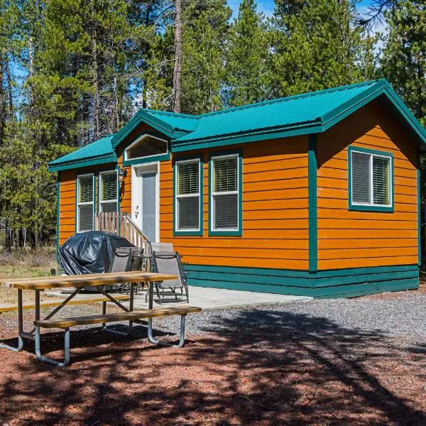 Bend-Sunriver Camping Resort Cottage 1, hotelli kohteessa La Pine