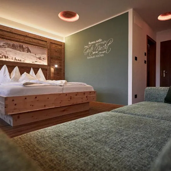 Hotel Garni Savoy - new opening, hotel v destinaci Castelrotto