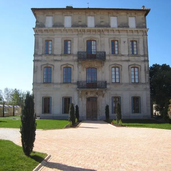 Chateau Du Comte, hotel u gradu Mirepeisset