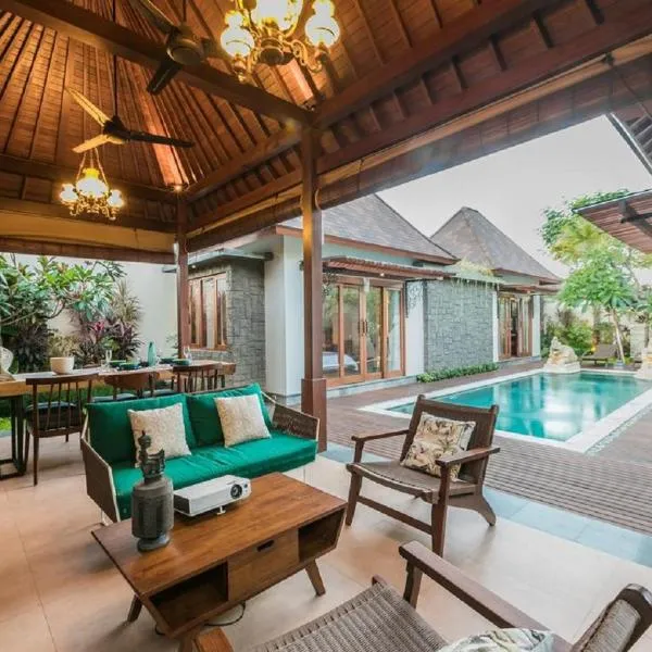 Villa Niketan Sanur - Three bedroom、サヌールのホテル