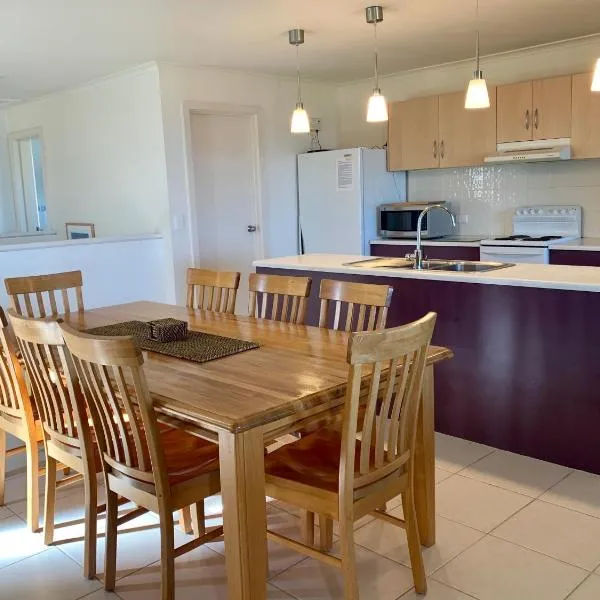 Bayview Beach House Apartment No 1, Hotel in Kingscote