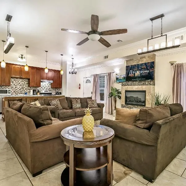 Spacious 4BR City Condo steps from St Charles Ave, hotel en Nueva Orleans