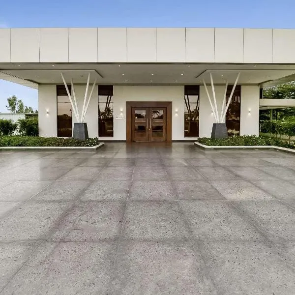 Ramada by Wyndham Bengaluru Yelahanka, hotel in Yelahanka