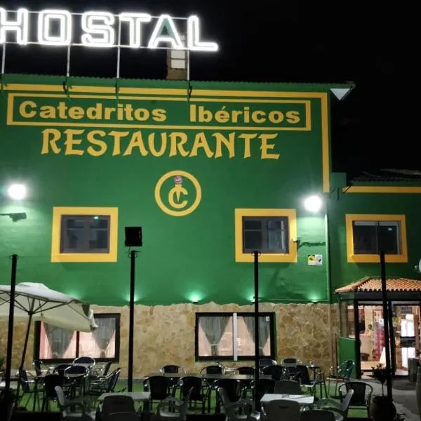 Hostal Catedritos Ibéricos A-5 Km 154 A 5 KM DE OROPESA A 1 KM DE HERRERUELA DE OROPESA, hotel v destinaci Herreruela de Oropesa