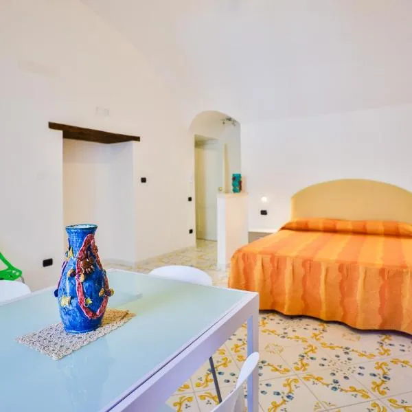Della Monica Rooms, hotel v destinaci Vietri
