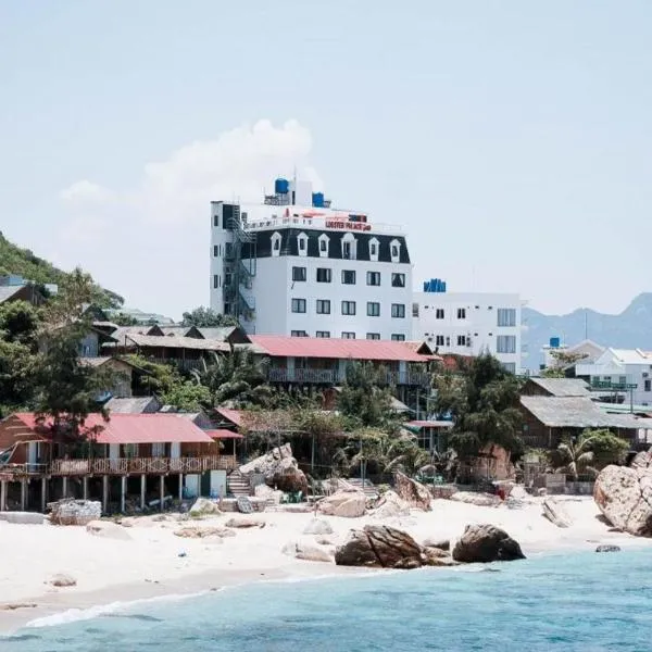 Tôm Hùm Palace, hotell i Cam Ranh