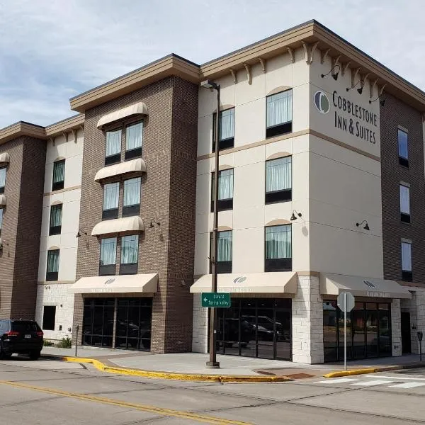 Cobblestone Inn & Suites - Menomonie/UW-Stout, hotel in Wheeler