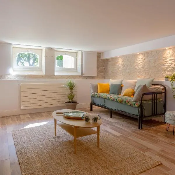 SUITE Souplex Château Côte de Nacre – hotel w mieście Ver-sur-Mer