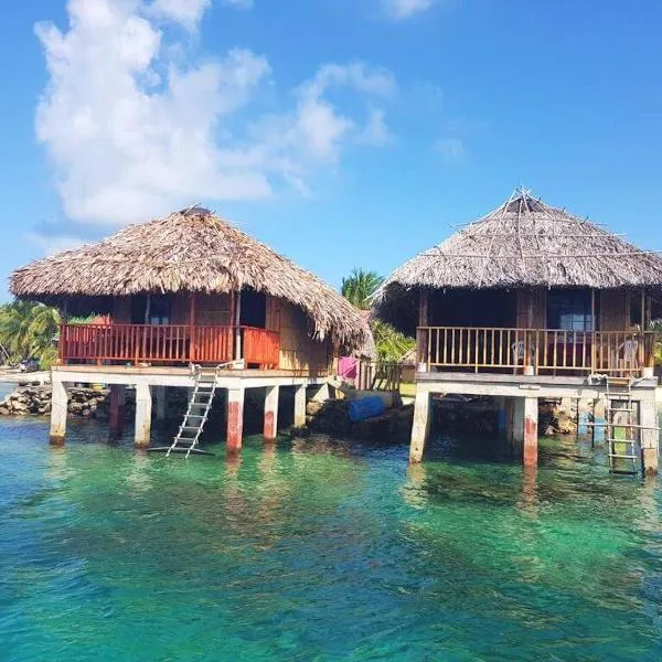 San Blas Islands - Private Cabin Over-the-Ocean including Meals、Mandingaのホテル
