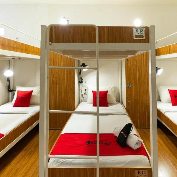 RedDoorz Hostel @ Dago 2, hotel v destinaci Bandung