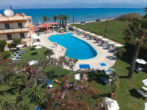 Ninos On The Beach Hotel, hotel din Roda