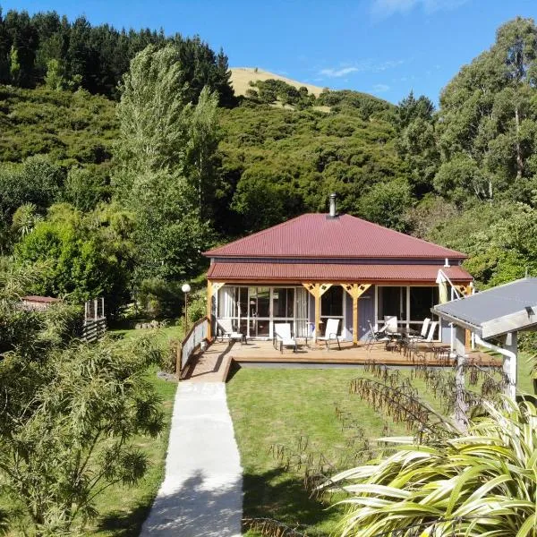 Koromiko Cottage at Lochsloy Farmstay Little River, hotel a Little River