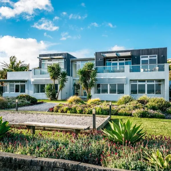 Waiheke Waterfront Lodge, hotel v destinaci Oneroa