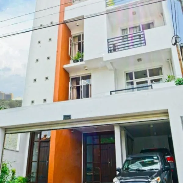 Furnished apartment at Colombo suburbs Nawala, hotel v mestu Rajagiriya