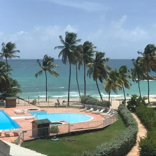 Studio au gosier - accès plage direct - proche commodités - parking privé, hotel en Le Gosier